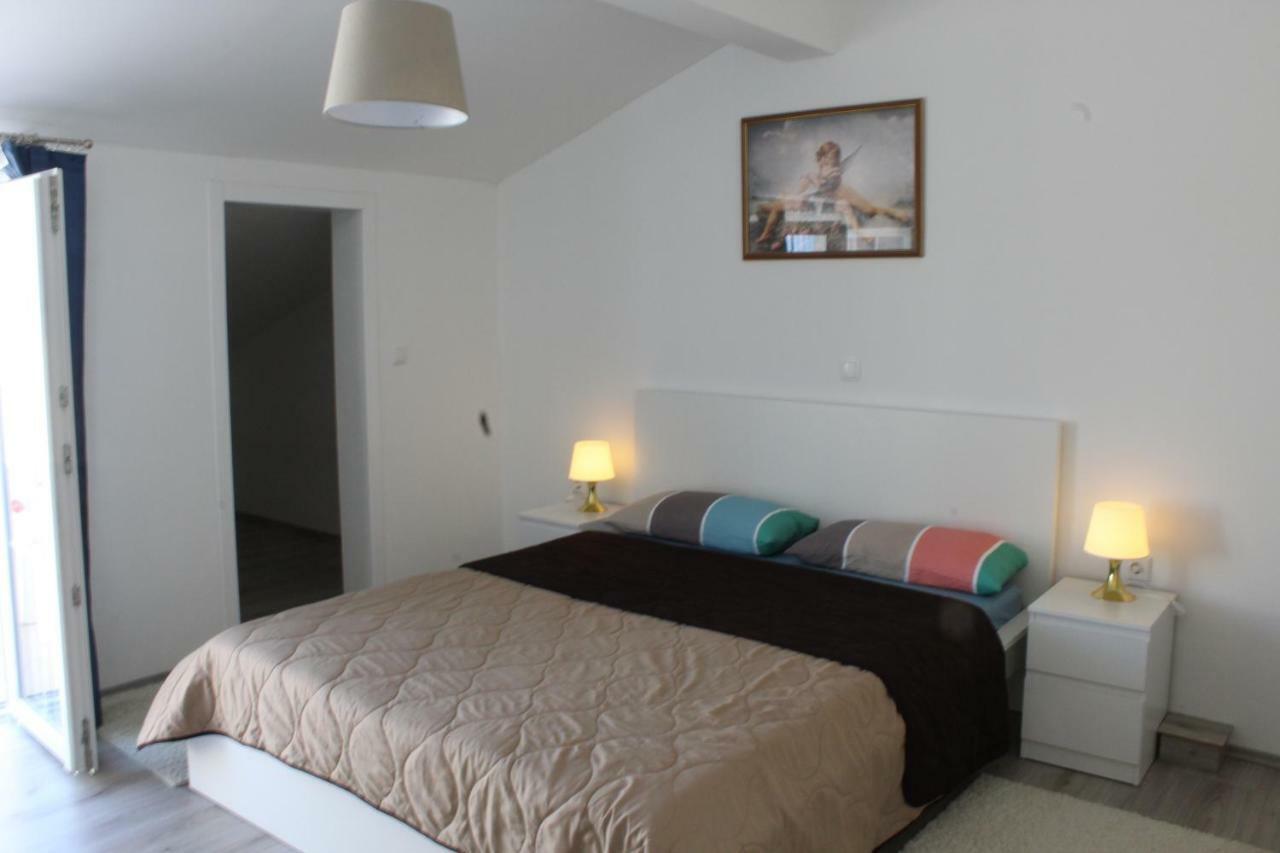 Apartment Ivan Malinska Buitenkant foto